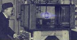 Birkeland simulant des aurores avec sa terre artificielle "Terrella".