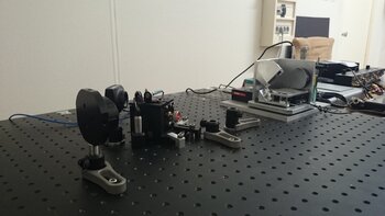 Prototype opto-mécanique en cours de test