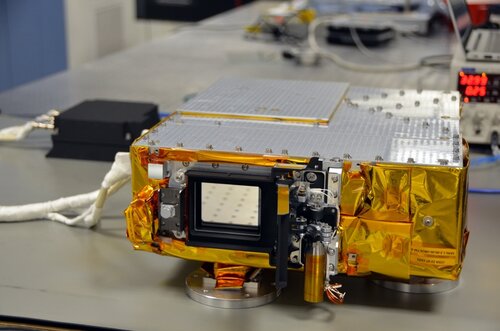 Modèle de vol de l'instrument MIRS avant son envoi au Japon, en mars&nbsp;(...)